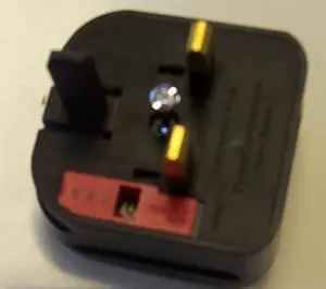 POWERCONNECTIONS 美轉英轉換插頭 10A 黑色