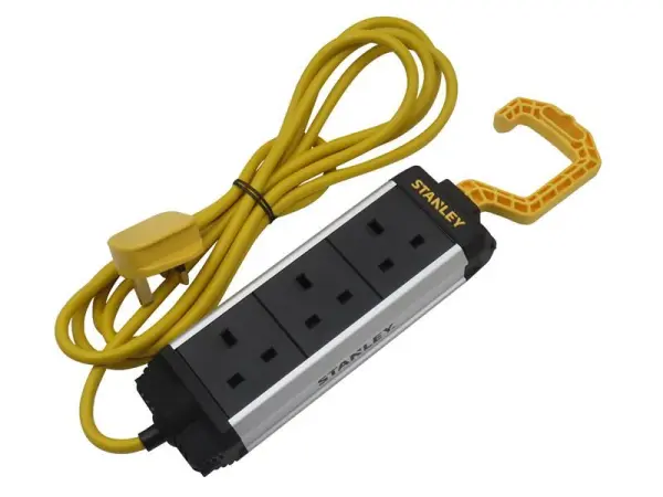 Régua Tomadas STANLEY® 3 Tomadas com Gancho 3m