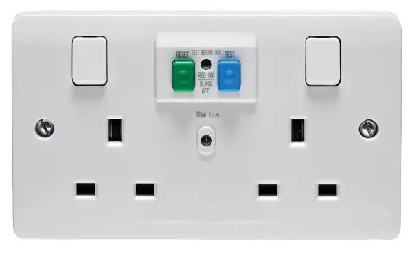 CRABTREE Instinct 2구 벽면 콘센트, RCD 내장, 13A