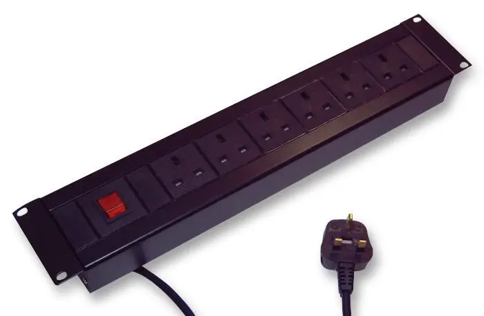 PRO ELEC PDU Conmutado de 6 Salidas para Racks 19”, 13A