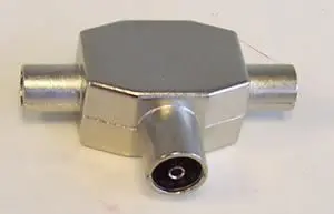 TRIAX Divisor 2 Vias com Conector Macho IEC