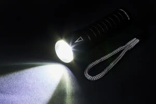 Blue Spot Tools Electralight 300流明充电式口袋手电筒