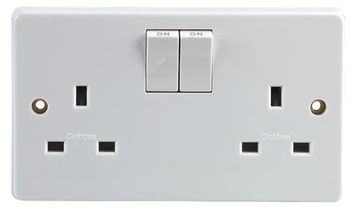 Crabtree שקע תלת-פעמי 13A עם מתג וקרקע כפולה