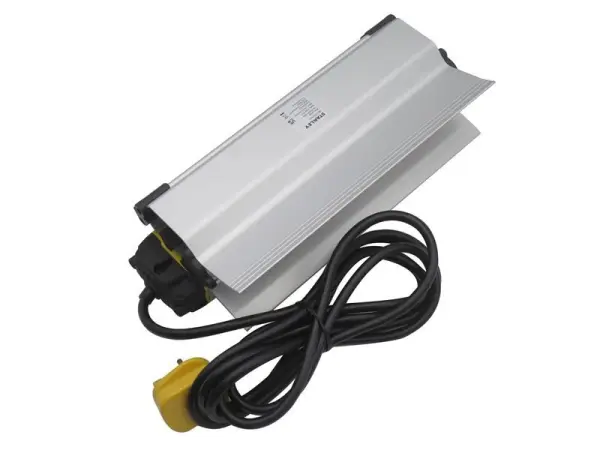 Régua de Energia STANLEY® 4 Tomadas IP20 com Grampo 3m