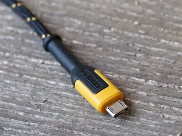 DEWALT Reinforced Charging Cable - USB A to USB-Micro, 1.8m (6ft)