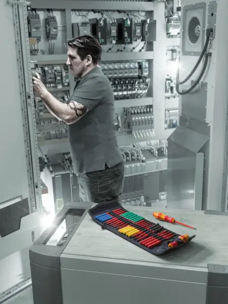 Wera Kraftform Kompakt VDE Insulated Screwdriver Set, 26-Piece, 1.04 kg