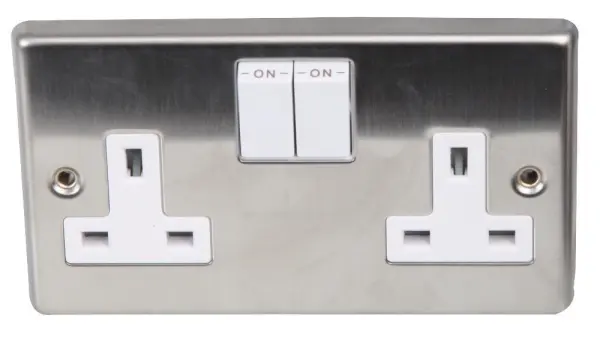 Prise double à interrupteur bipolaire Volex 13A, finition acier brossé/blanc